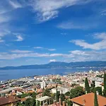 Apartment Sea View With Free Parking