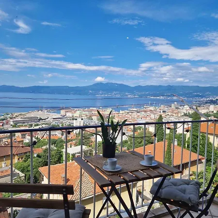 Sea View With Free Parking Apartment